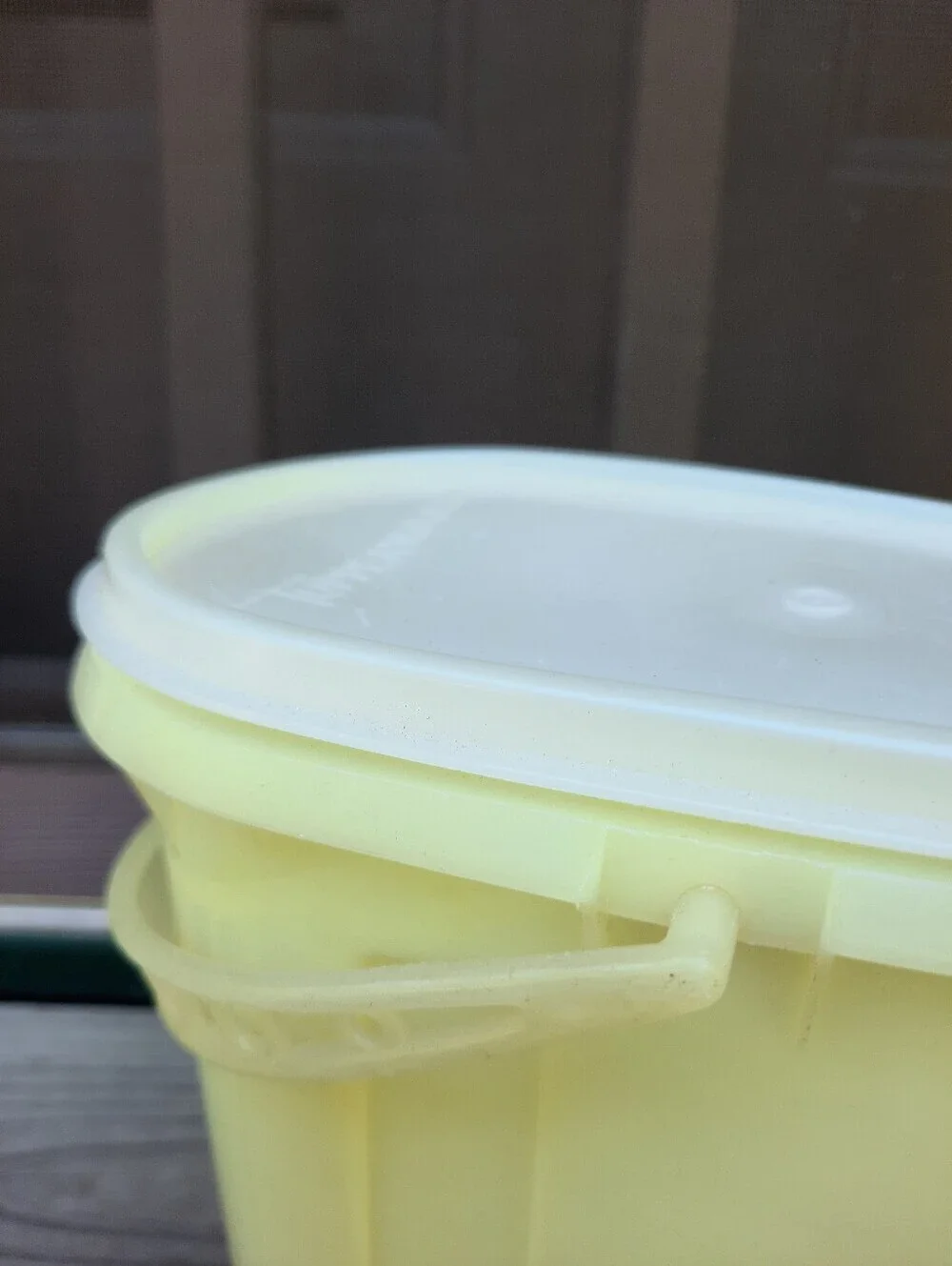 Vintage 1980s Tupperware Beverage Buddy Pitcher 2 Quart Yellow Plastic 587-10